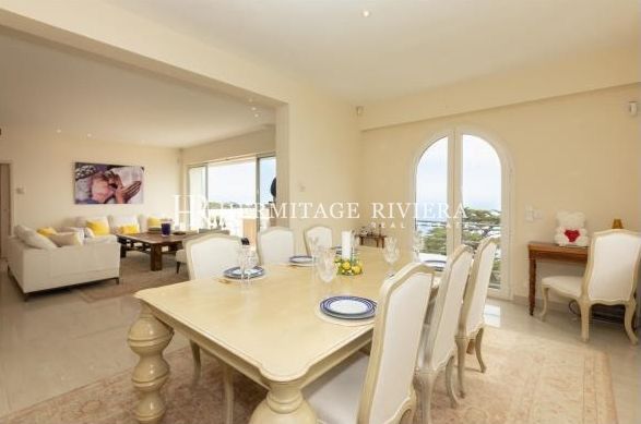 Classic style property with panoramic sea view (image 7)