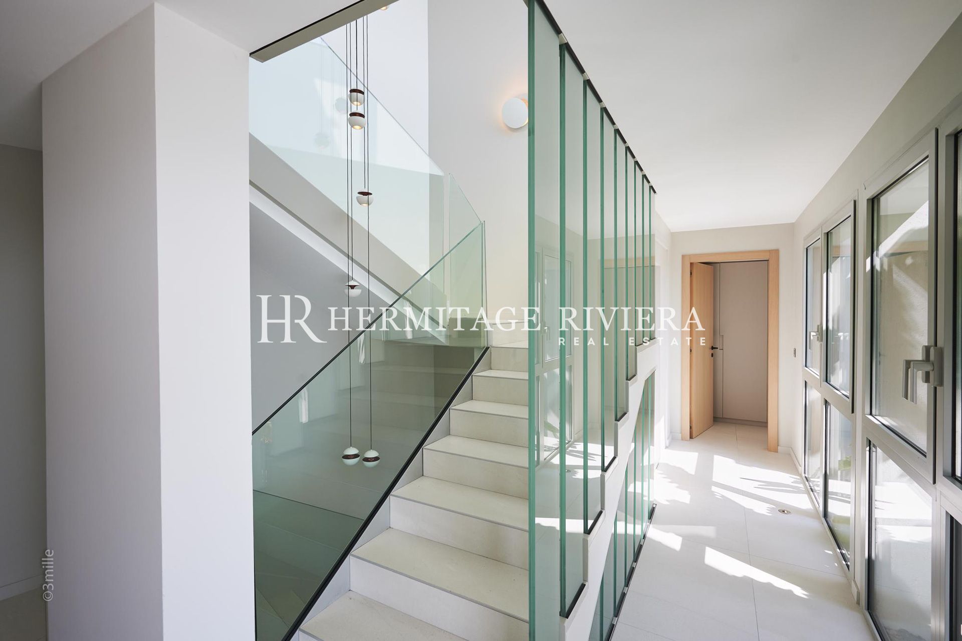 Modern property - Overlooking the Bay of Villefranche - Pool  (image 20)