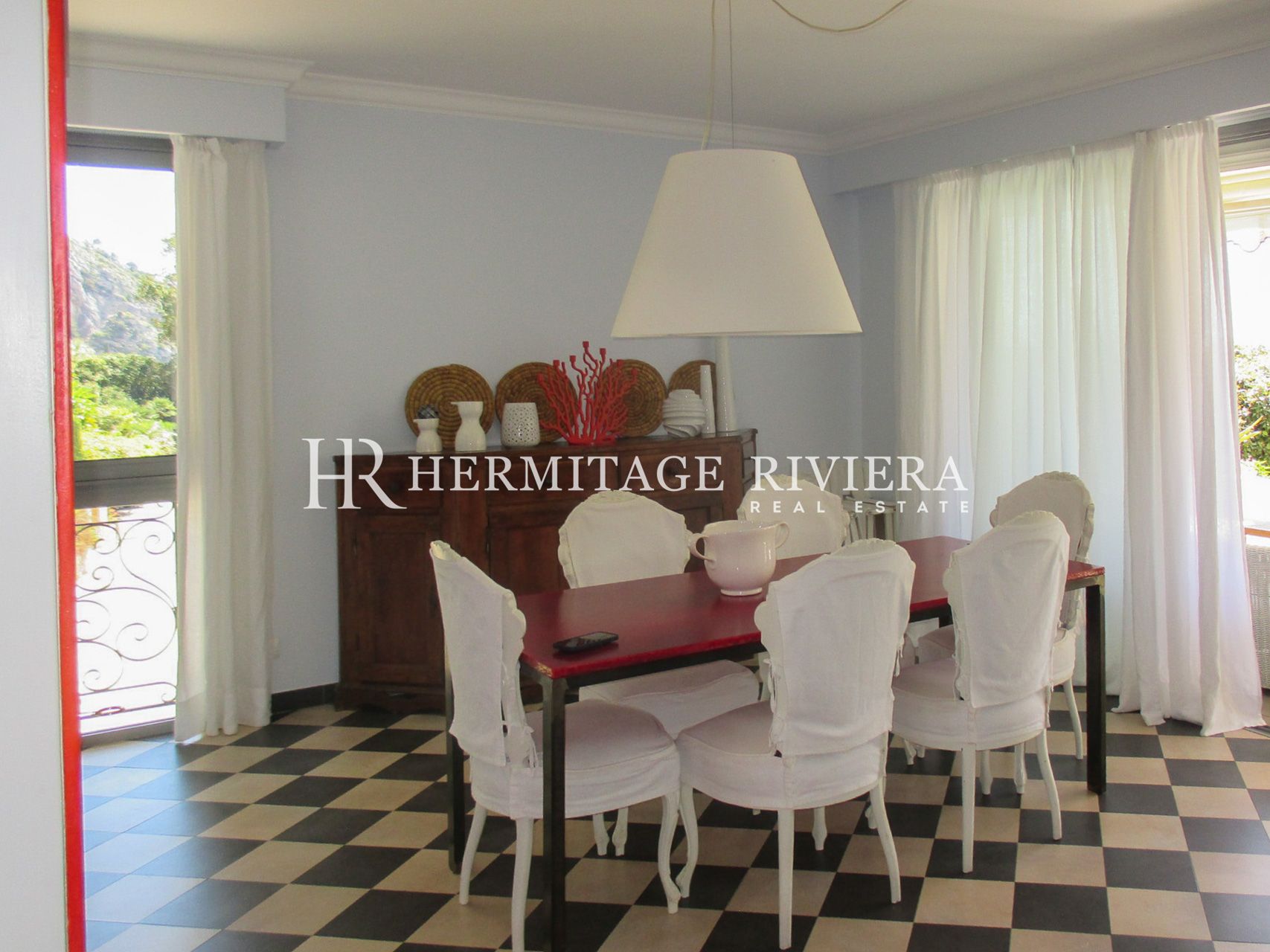 3 bedroom apartment with private garden (image 8)