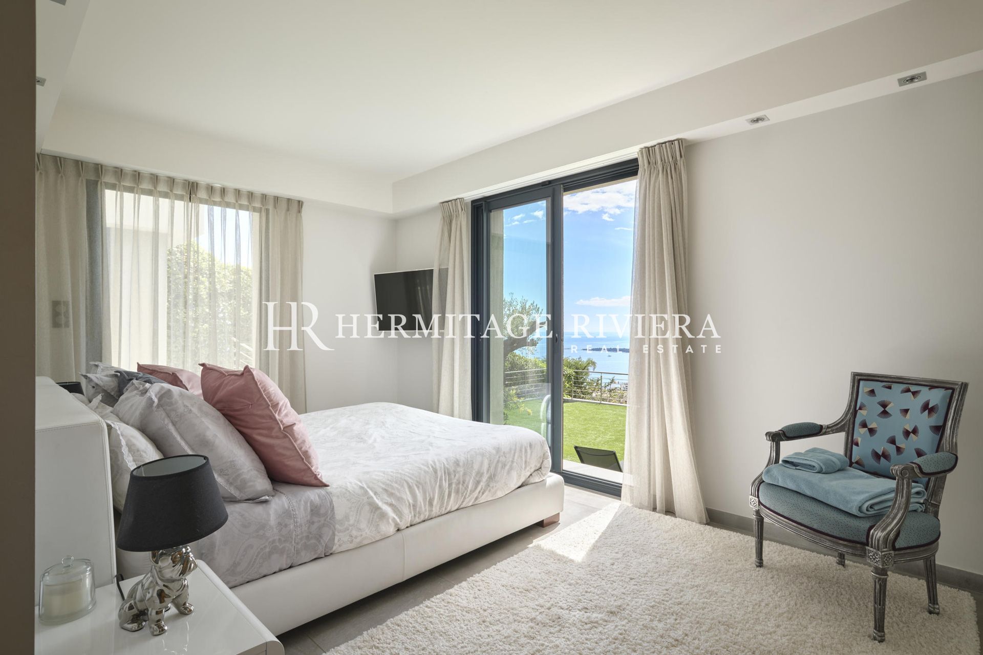 Modern with panoramic views (image 17)