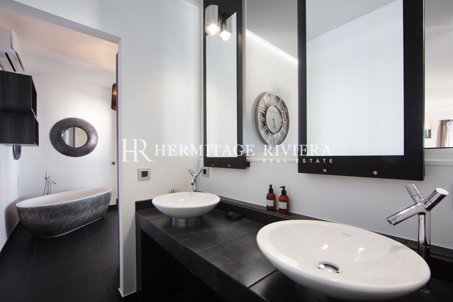 Contemporary villa - Sea Views - Close to Mala Beach (image 15)