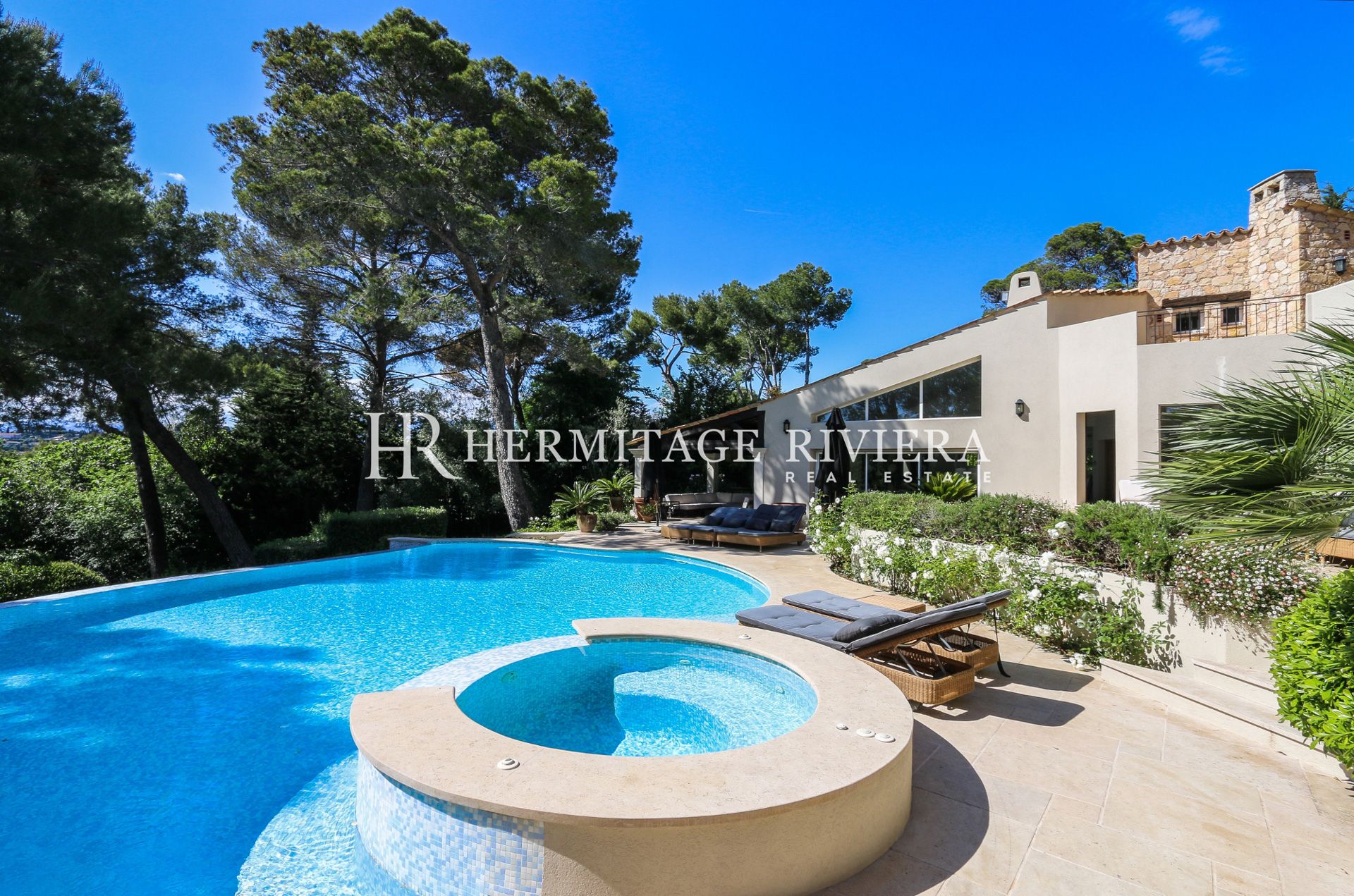 Villa à Mougins Propriété charmante dans domain fermé (image 2)