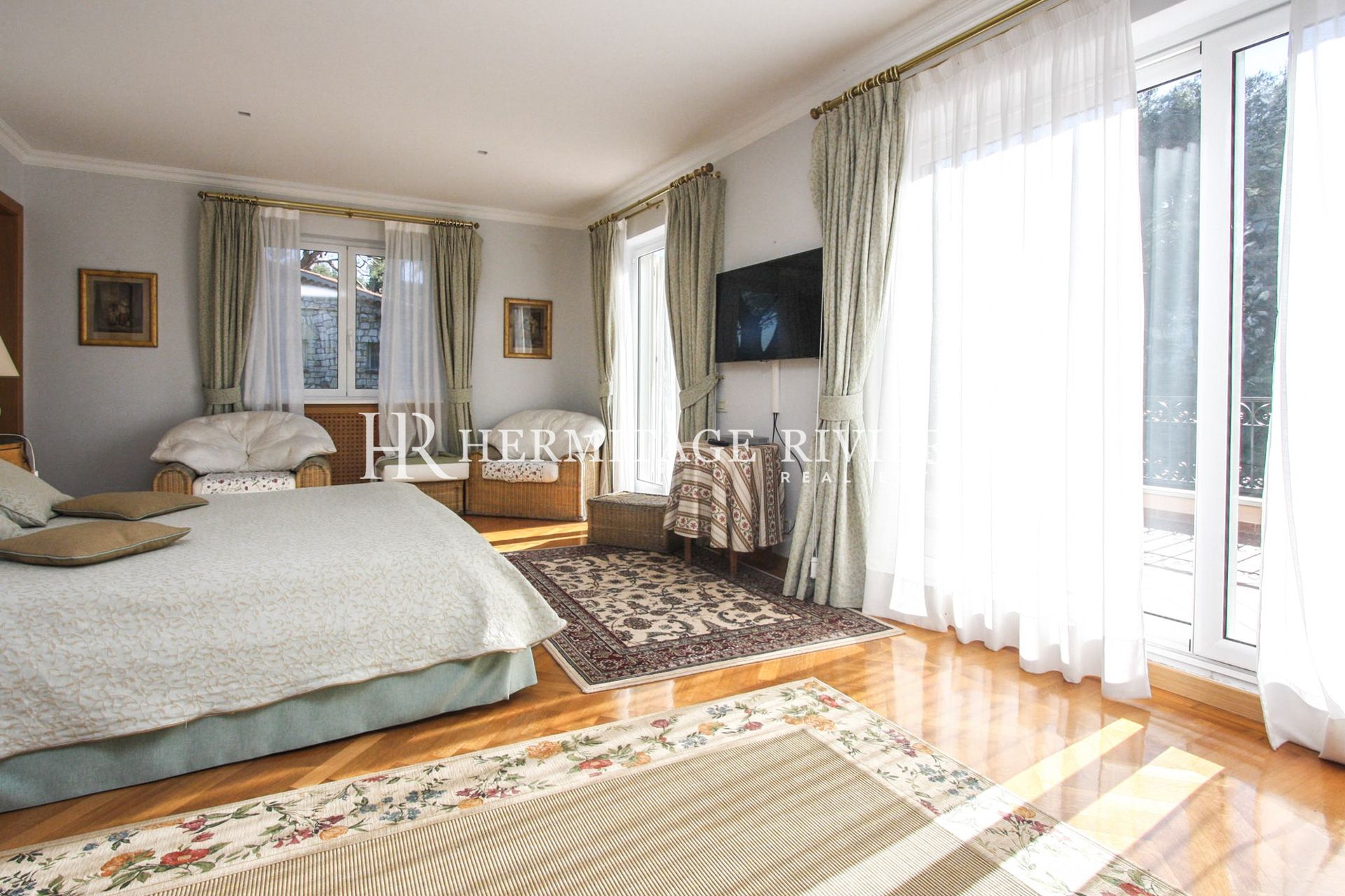 With flat garden (image 10)