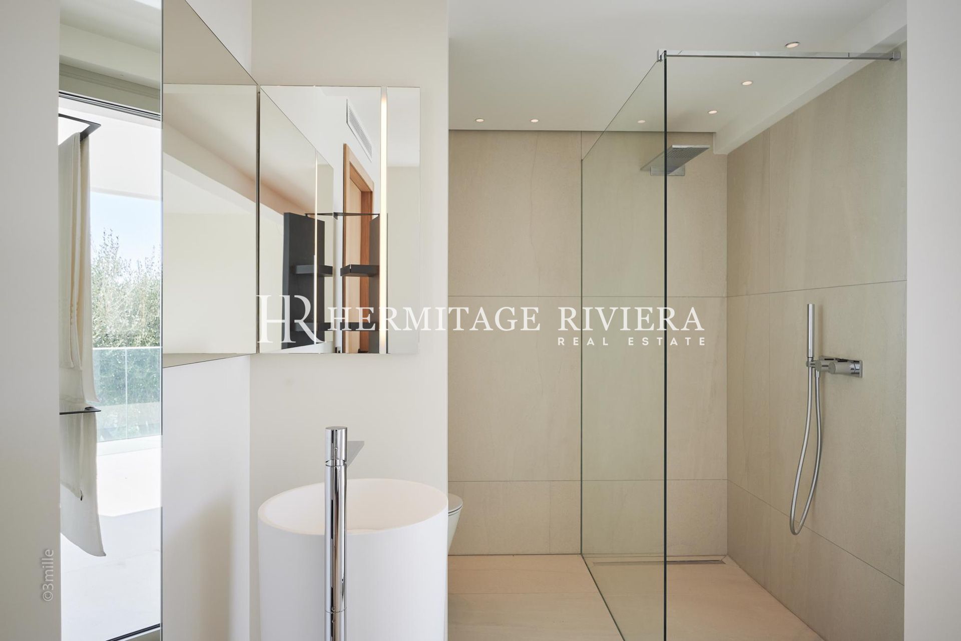 New villa overlooking the Bay of Villefranche  (image 25)