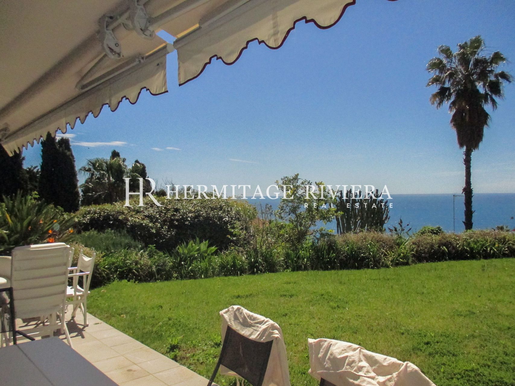 3 bedroom apartment with private garden (image 16)