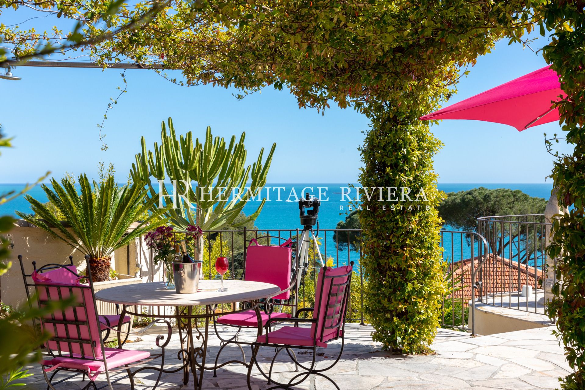Close to the beach - Pool - Sea views (image 6)