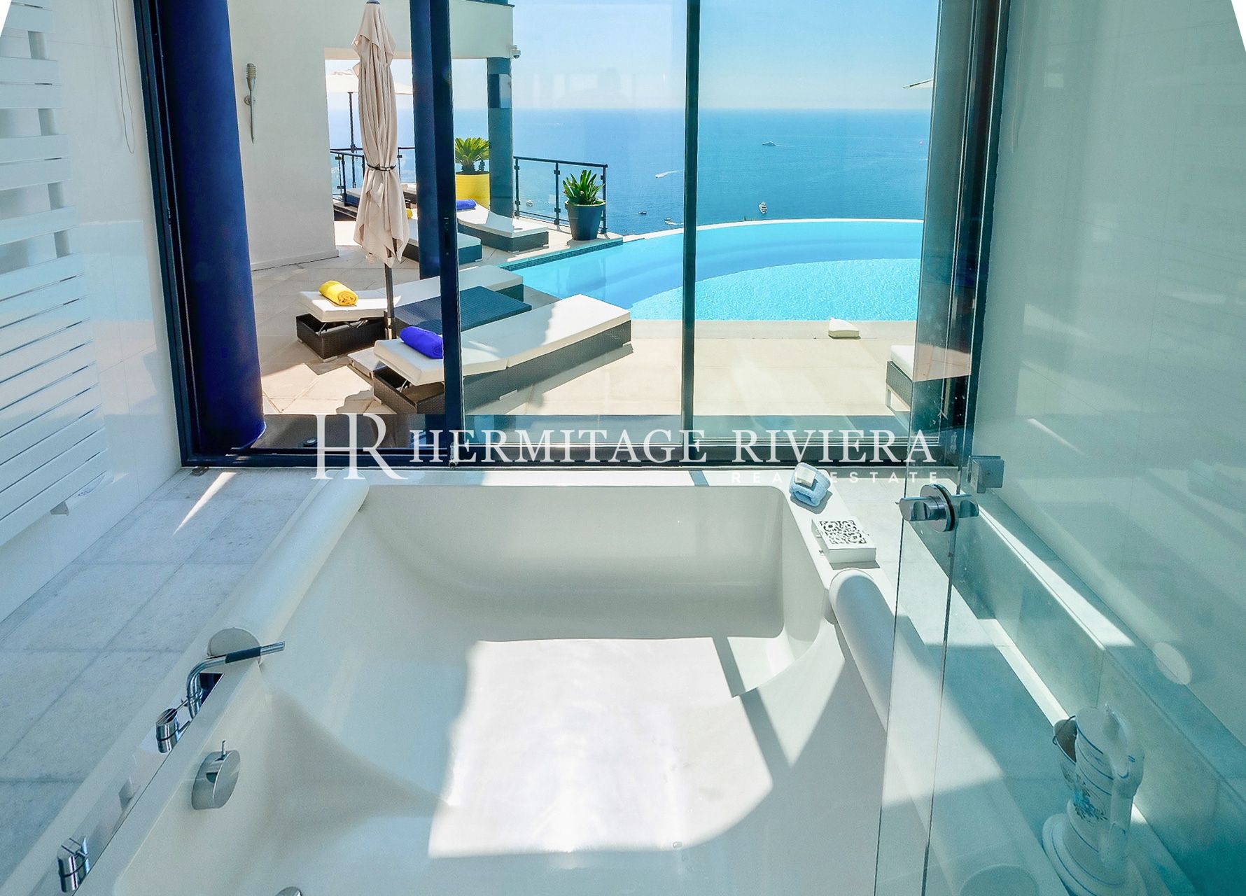 Villa moderna con vistas panorámicas al mar (imagen 15)