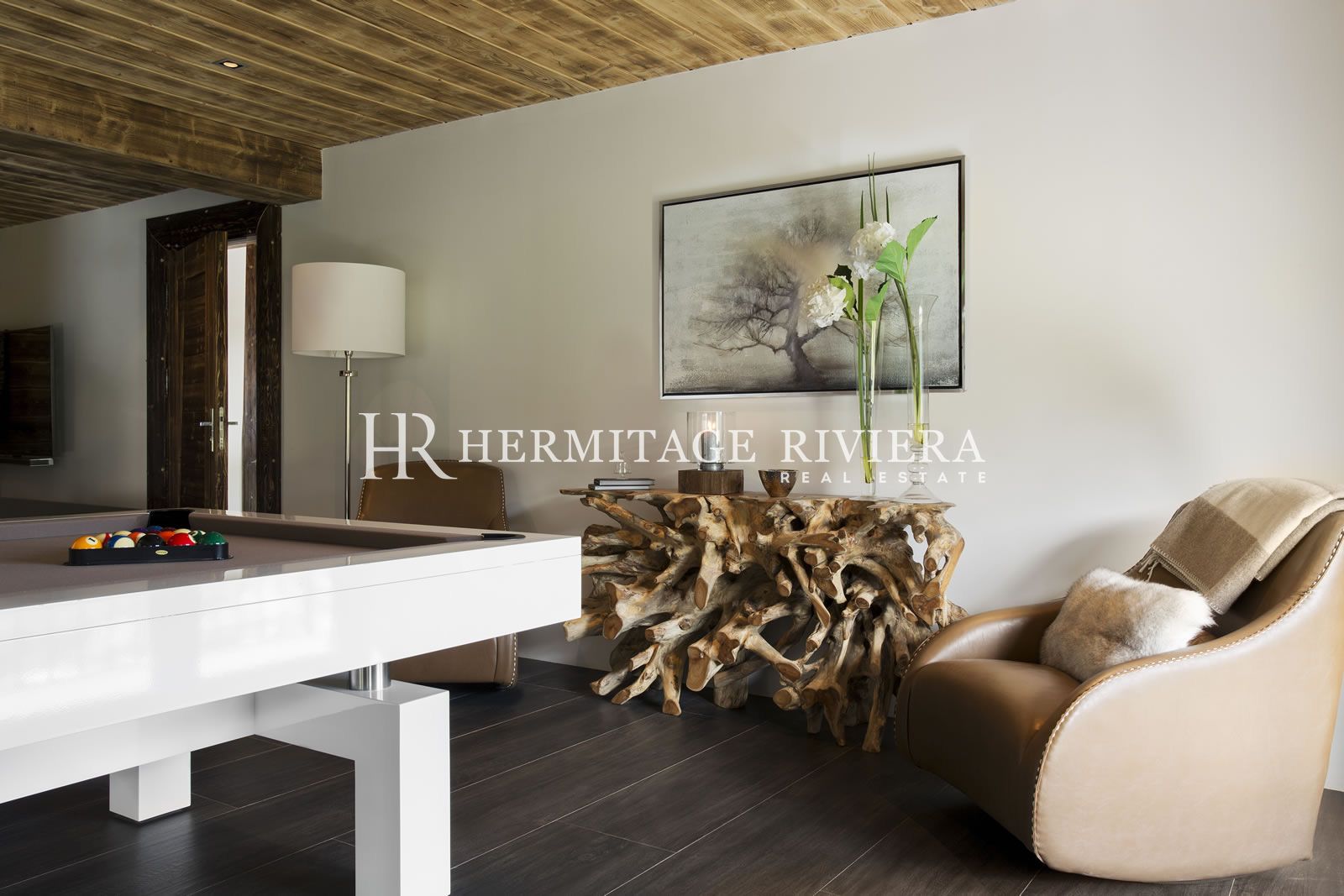 Luxury chalet by the slopes (image 12)