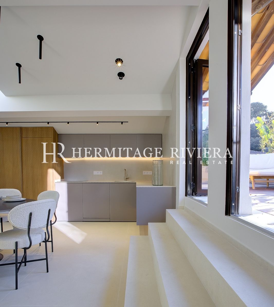 Exceptionell lägenhet med takterrass (bild 2)