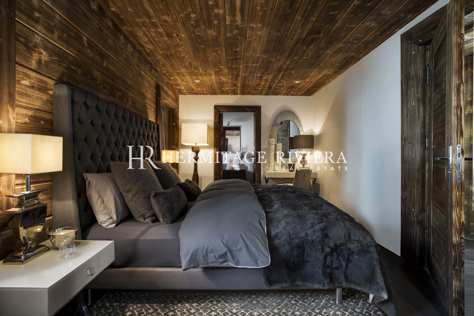 Luxury chalet by the slopes (image 24)