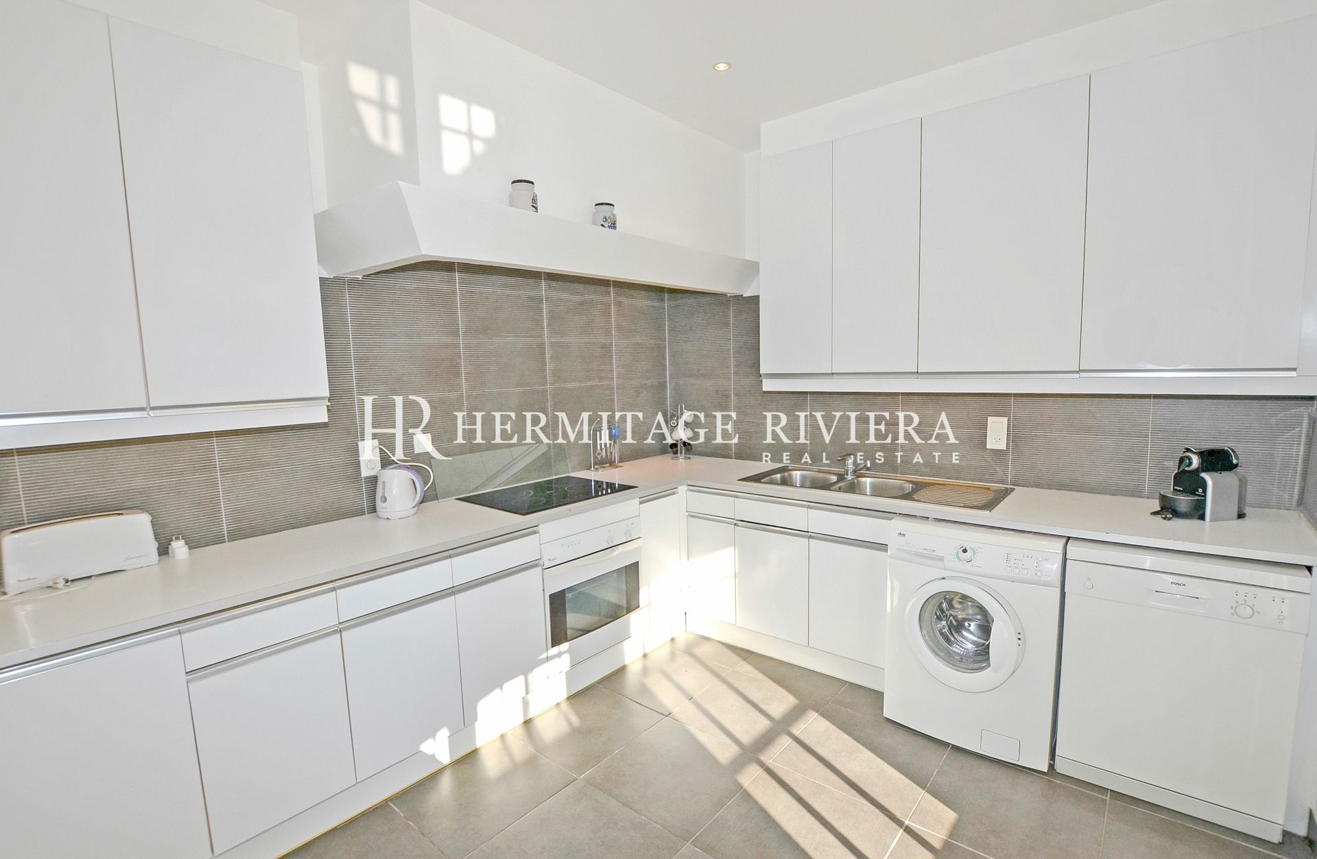 Stunning sea views - Pool - Flat garden (image 10)