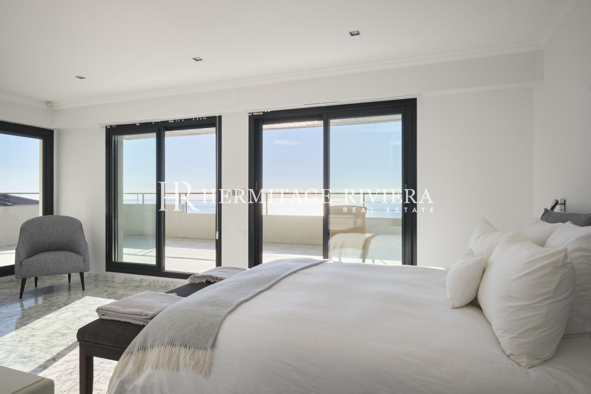 Modern villa in secure domain close Monaco (image 24)