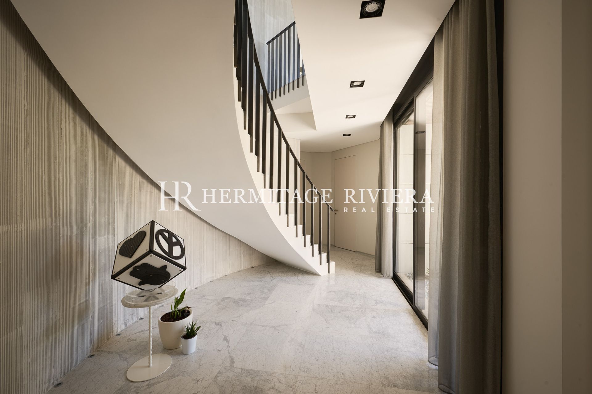 Exceptional contemporary villa panoramic views over the bay of Villefranche (image 20)