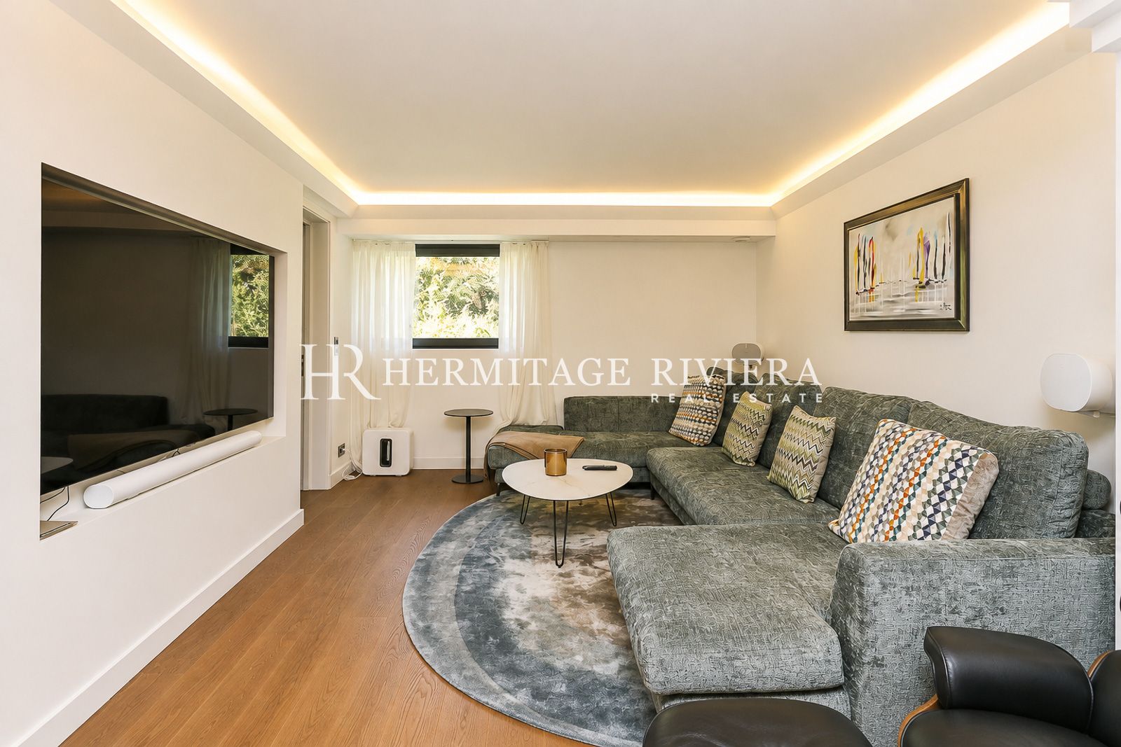 TV AREA 2 of modern property for rental Cap-Ferrat, close to Passable beach