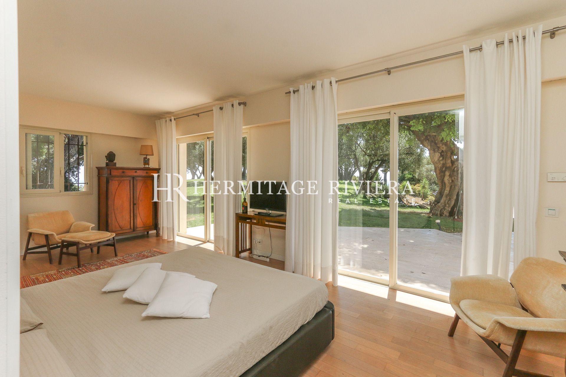 Property overlooking Monaco - Sea views - Pool - Flat garden  (image 15)