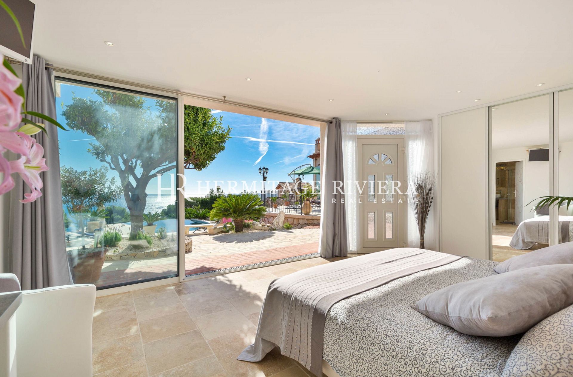 Close to the beach - Pool - Sea views (image 20)
