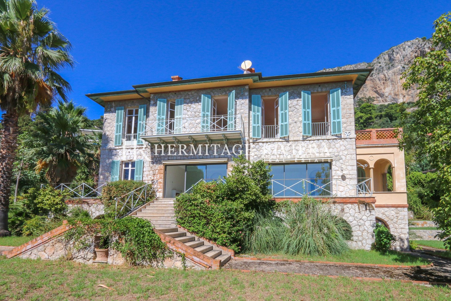 Elegant 19th century stone mansion with sea view (image 1)