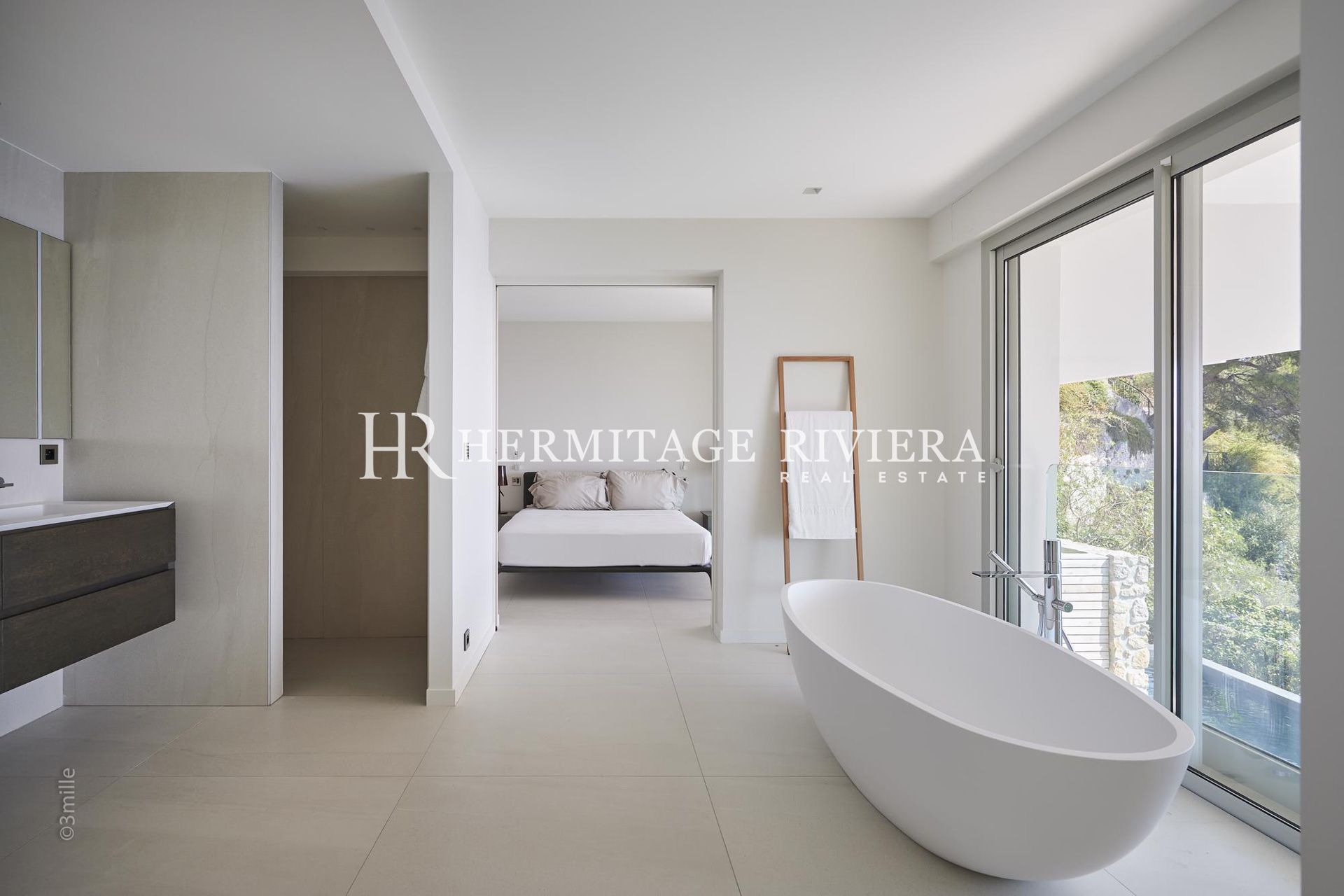 New villa overlooking the Bay of Villefranche  (image 32)