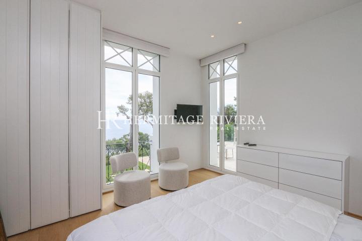 Superb property with sea view (image 13)