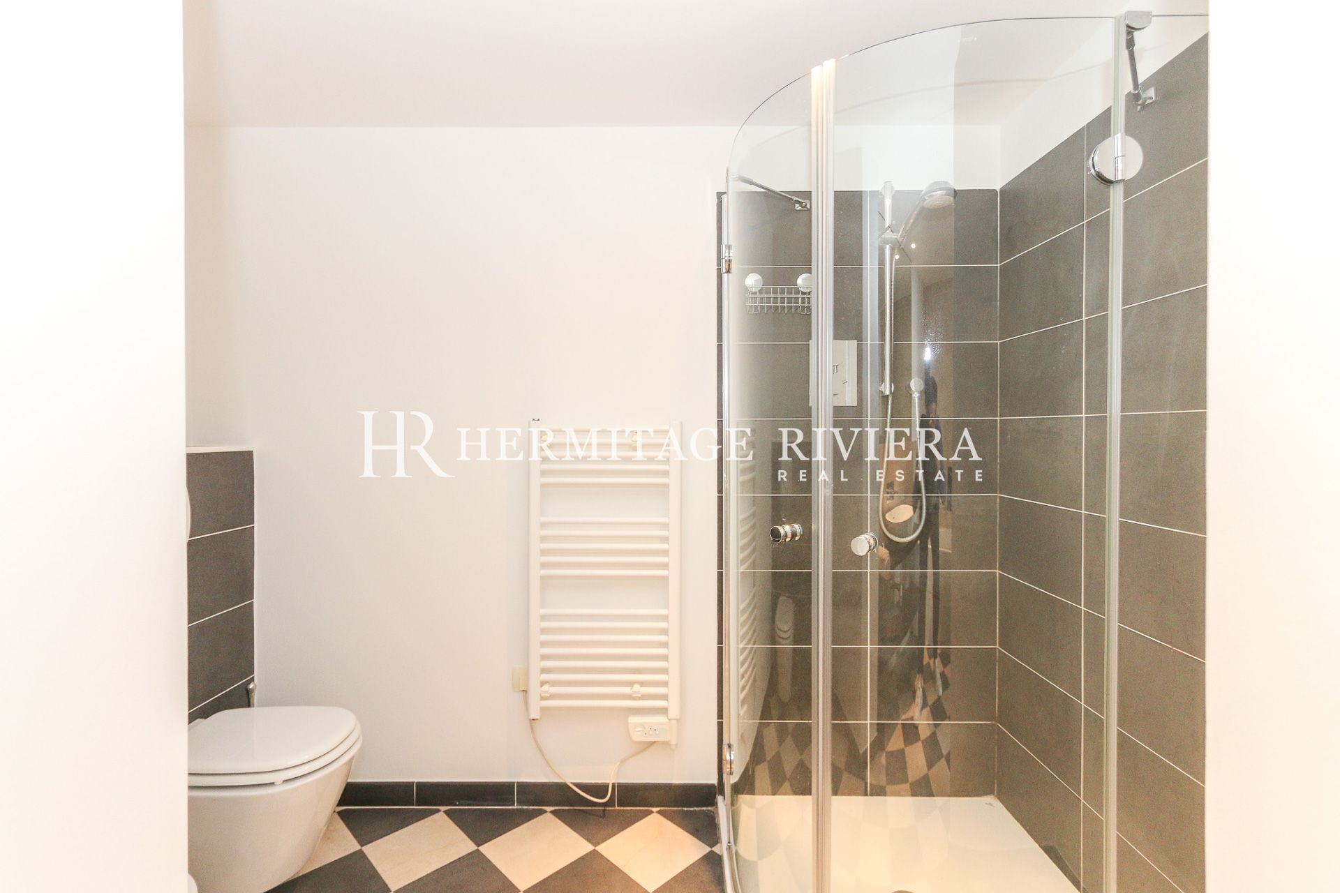 Appartamento con 3 camere da letto e giardino privato (immagine 19)