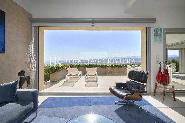 Stylish property with panoramic view (image 13)