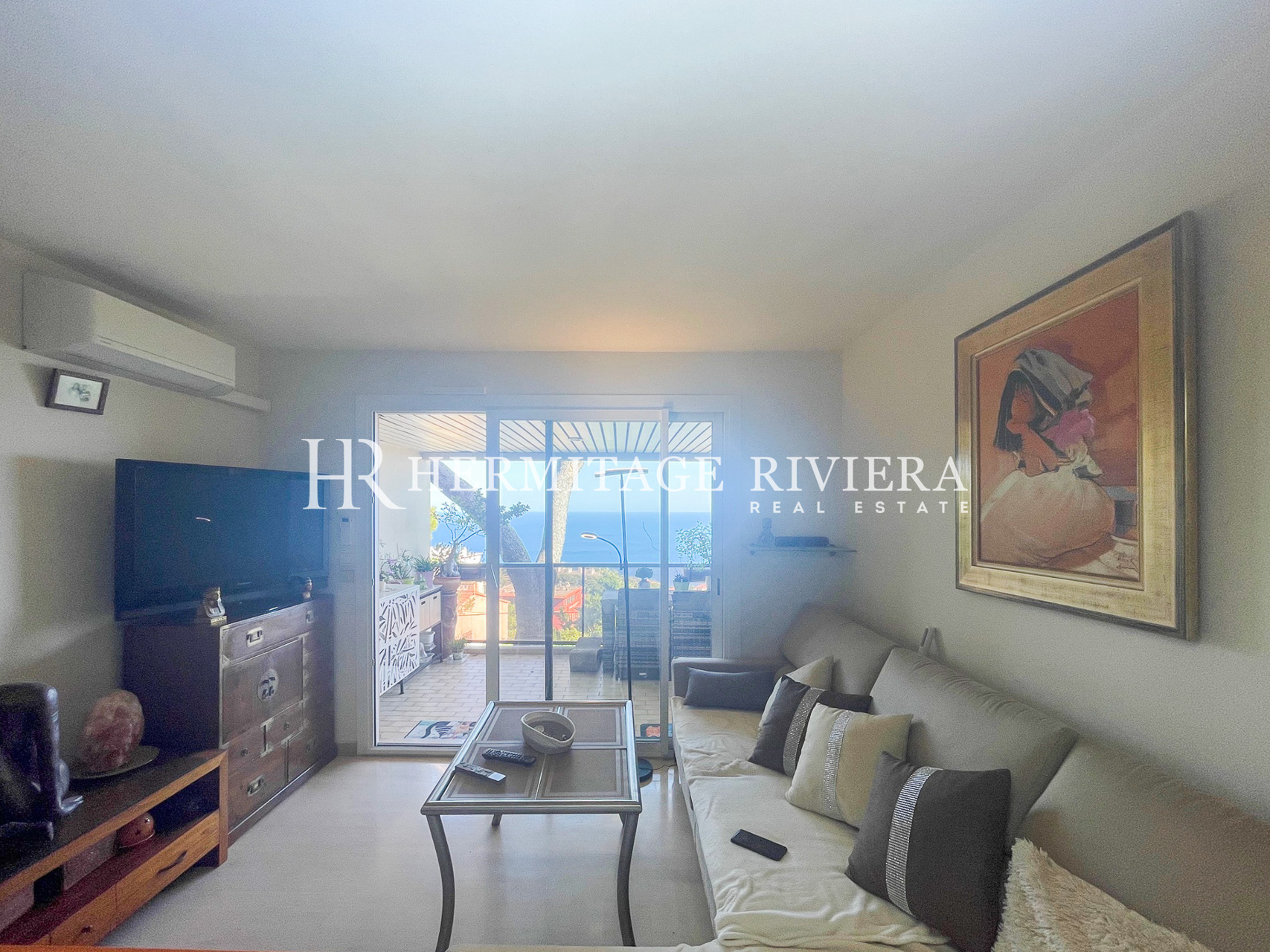 One bedroom apartment with loggia and sea view (image 6)