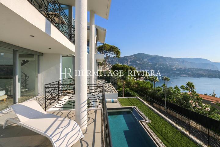 Recent contemporary villa with panoramic sea view (image 15)