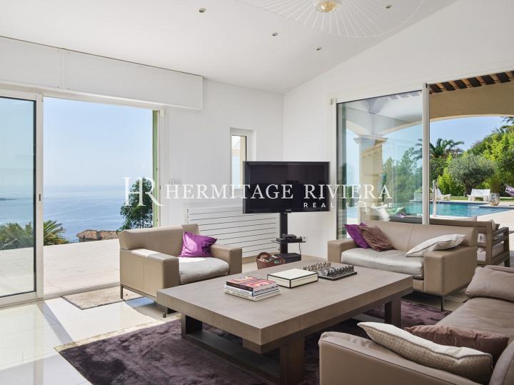 Delightful villa calm with exceptional panoramic views (image 8)