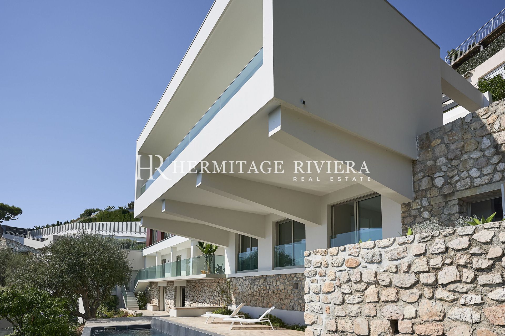 Modern property - Overlooking the Bay of Villefranche - Pool  (image 2)