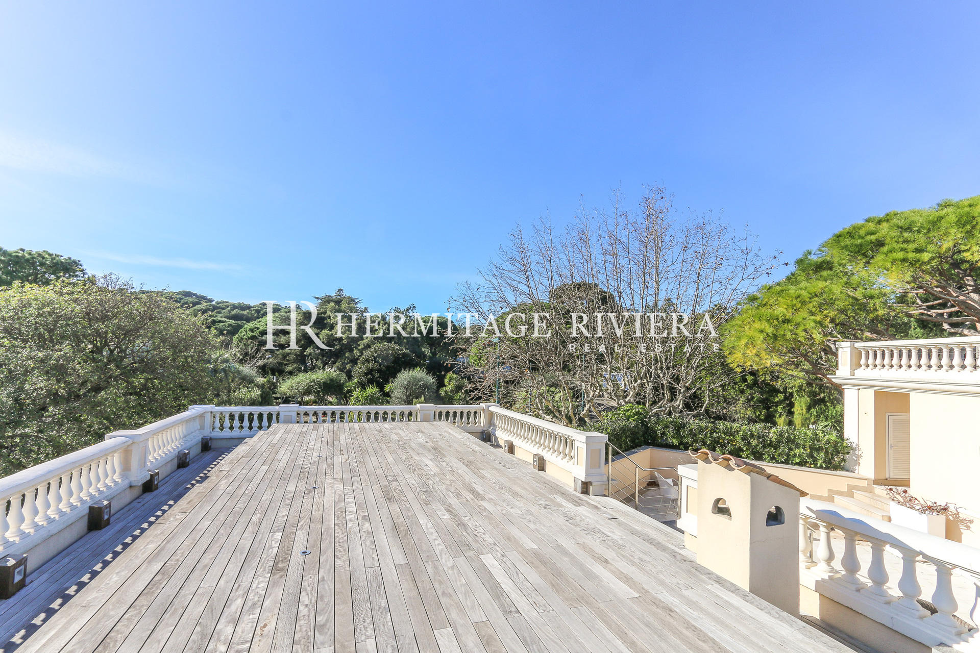 Superb villa close to the village with panoramic views (image 22)