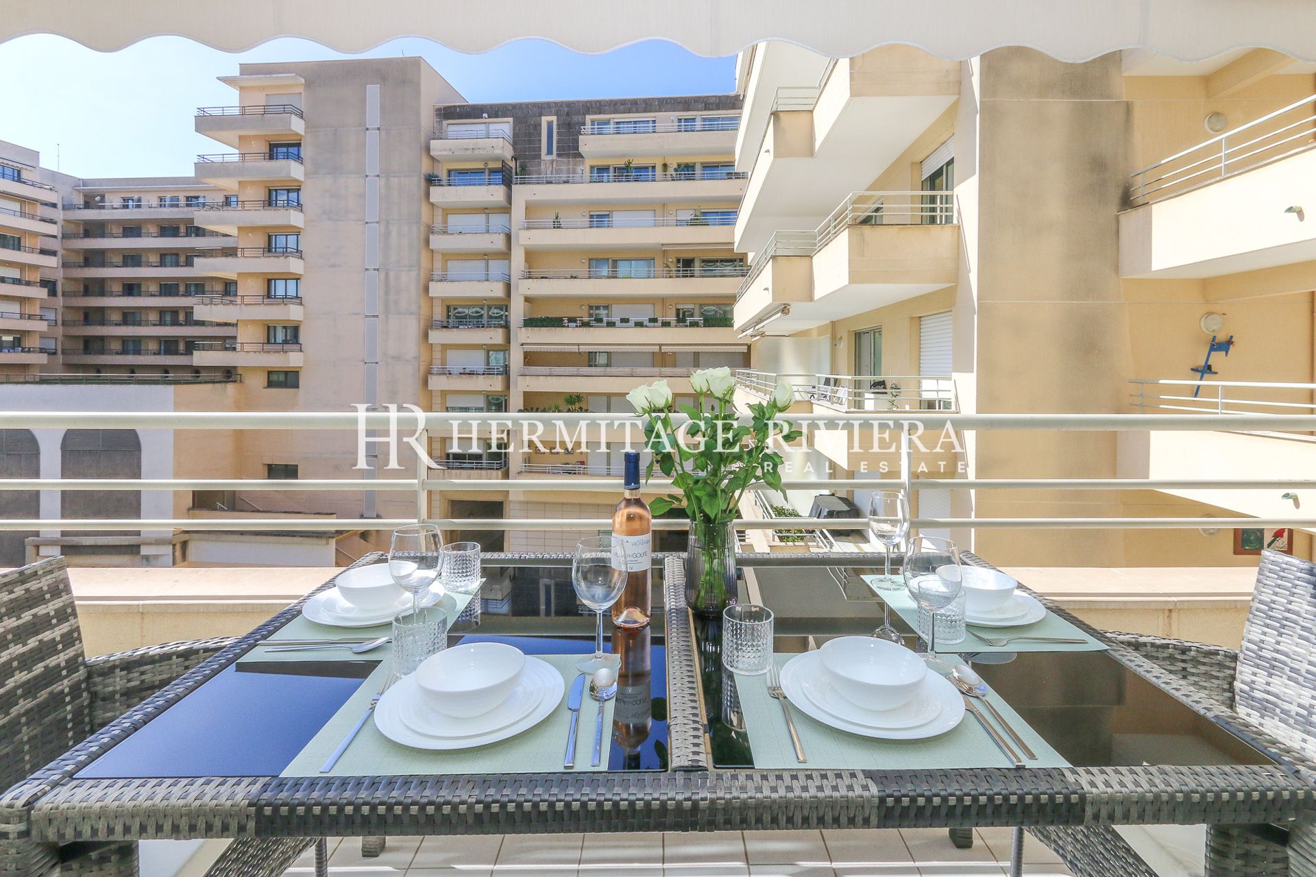 Monolocale con terrazza in piazza d'oro (immagine 2)