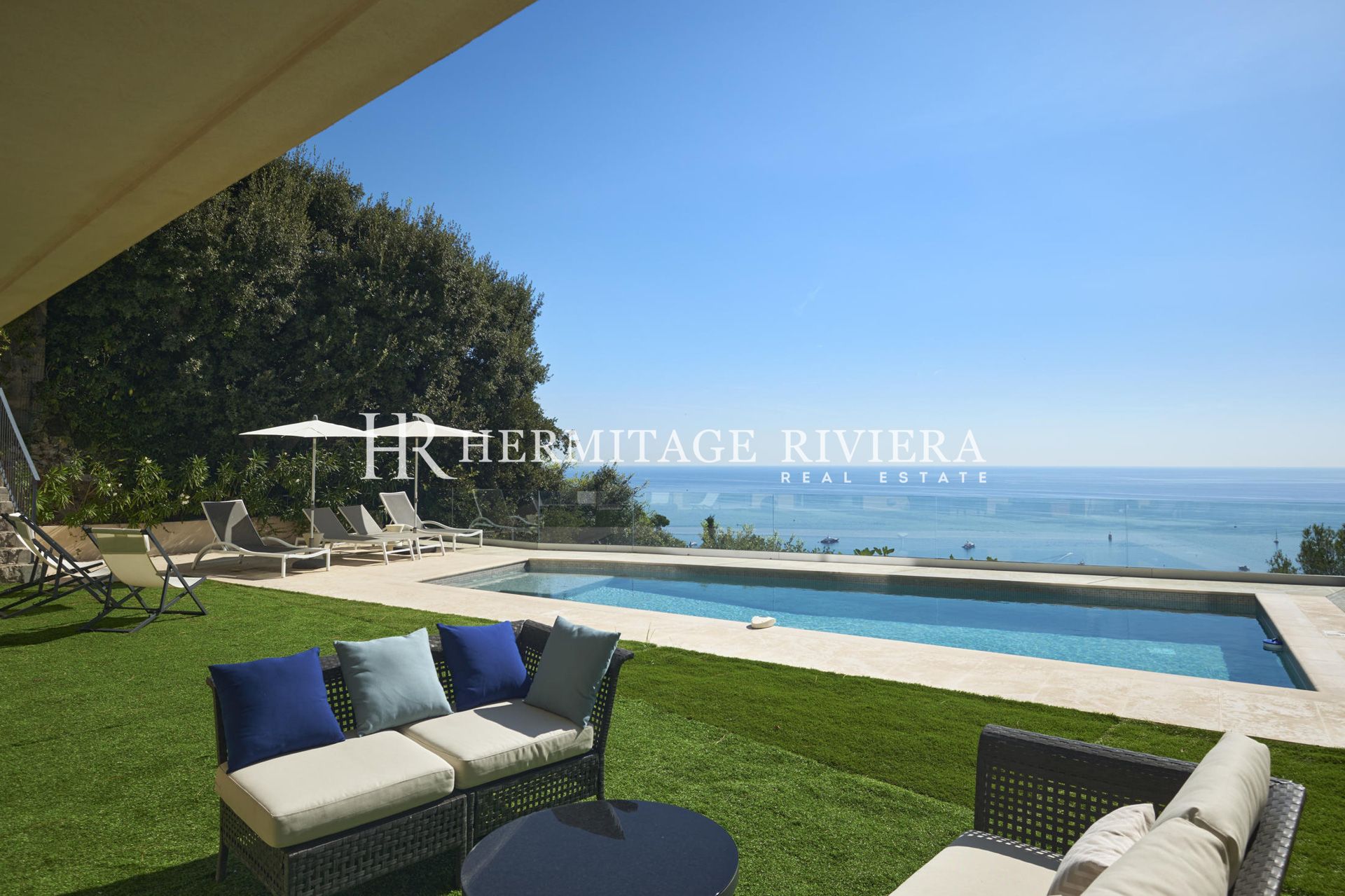 Modern with fantastique sea views  (image 10)