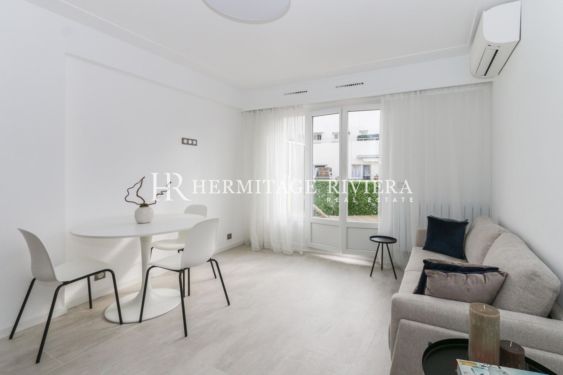 1 bedroom apartment - Renovated - Open-air terrace (image 4)