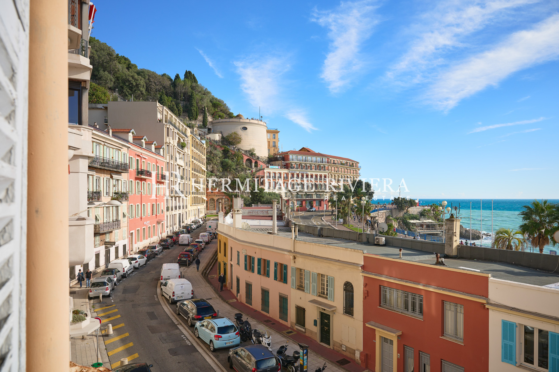 Rare, close seafront, renovated 3 bedroom apartment sea view (image 2)