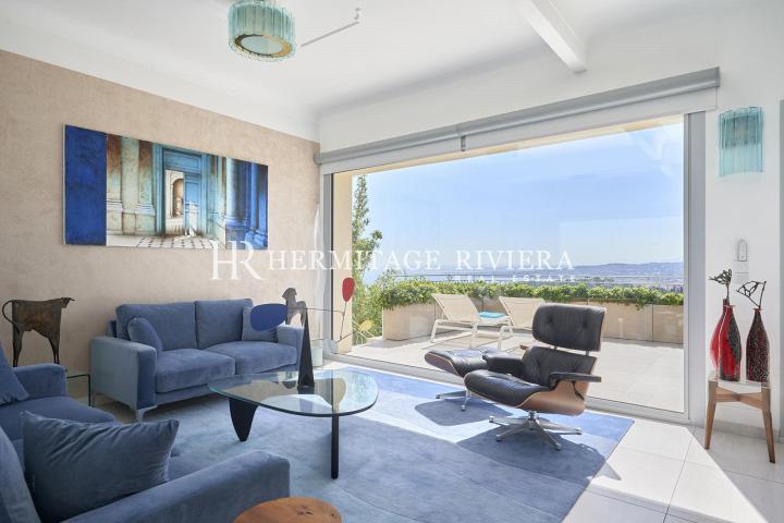 Stylish property with panoramic view (image 10)