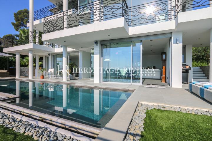 Recent contemporary villa with panoramic sea view (image 4)