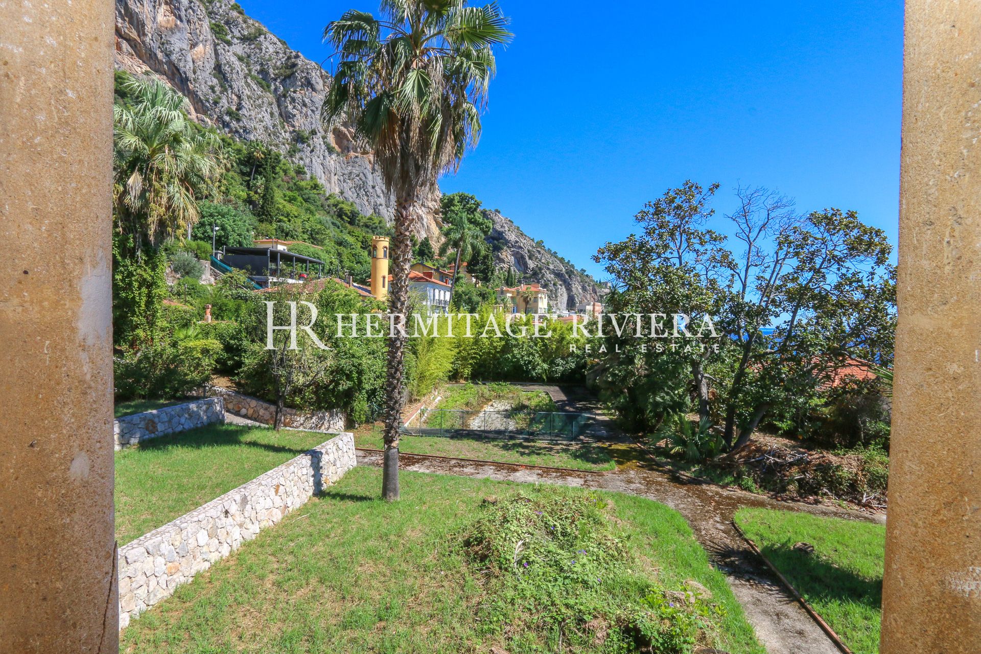 Elegant 19th century stone mansion with sea view (image 18)