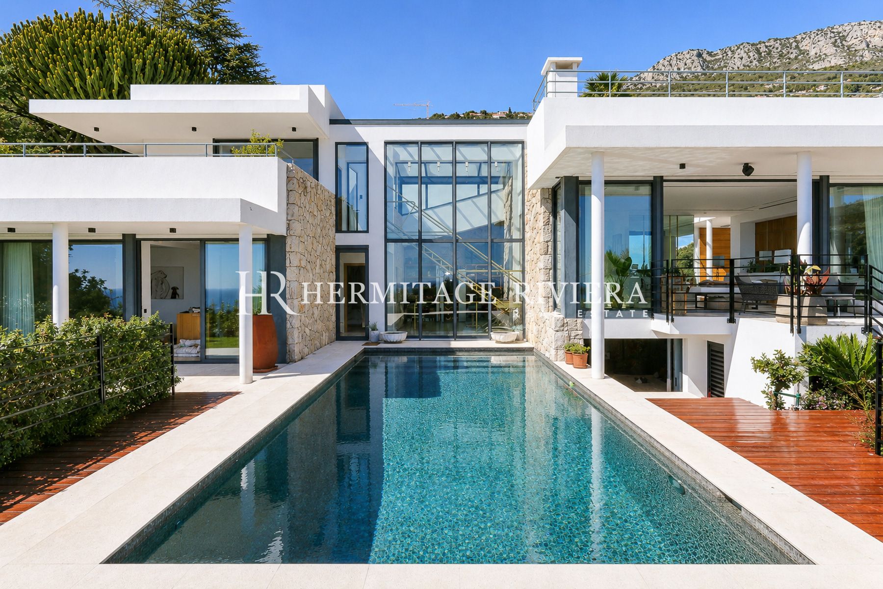 Villa i Saint-Laurent-d'Eze Moderne villa tæt på Monaco (billede 1)