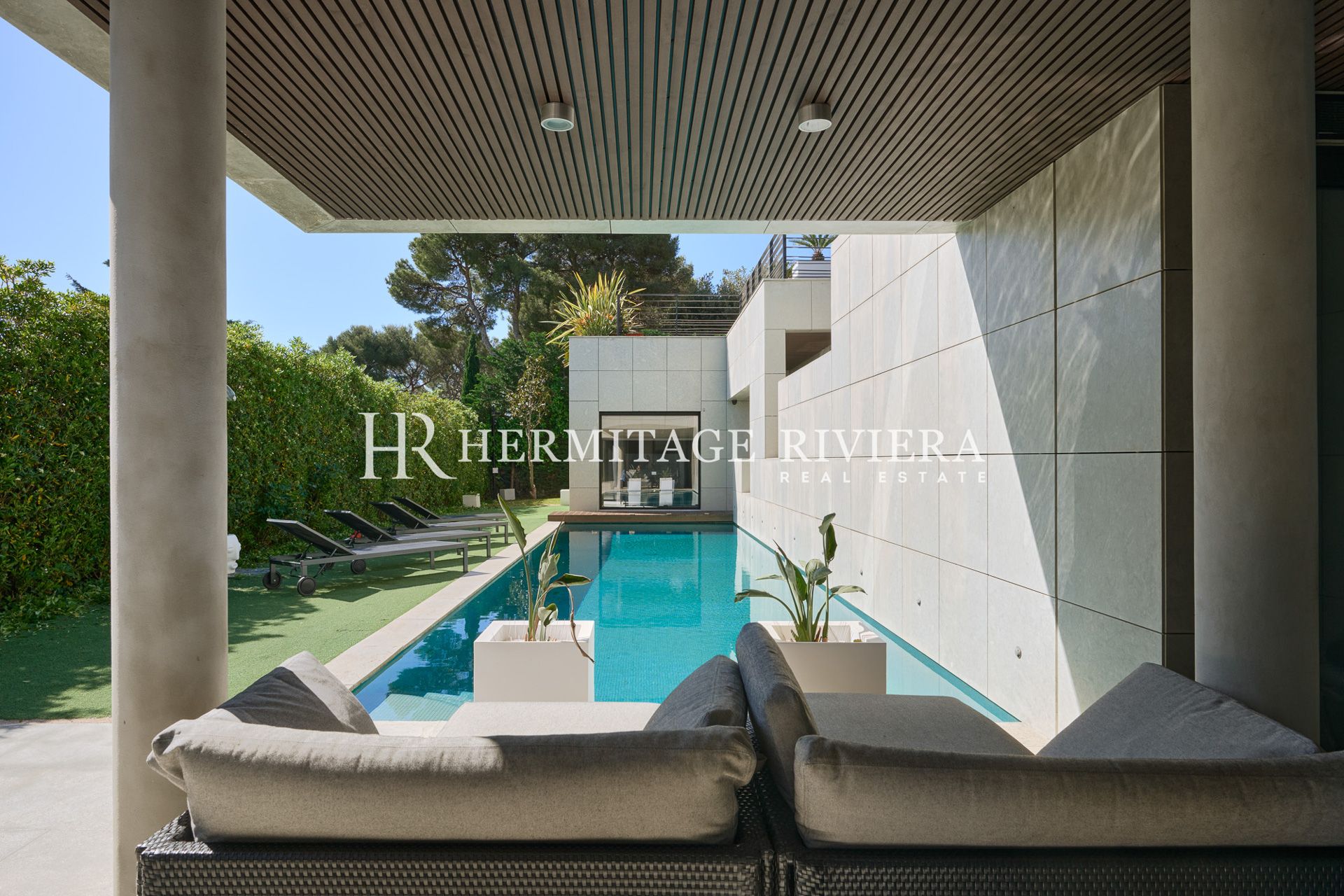 Exceptional contemporary villa panoramic views over the bay of Villefranche (image 6)
