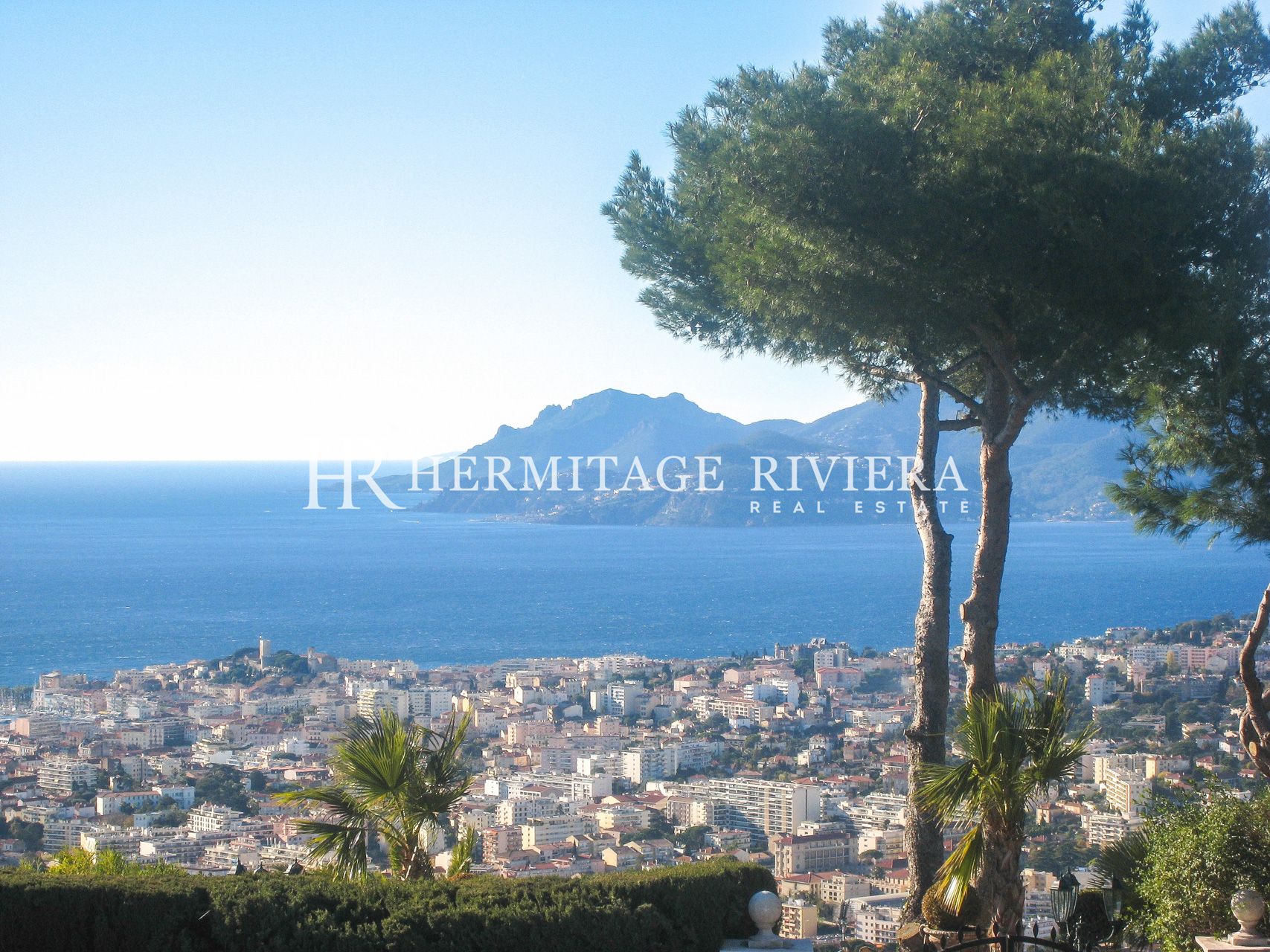 Stunning sea views - Pool - Flat garden (image 6)