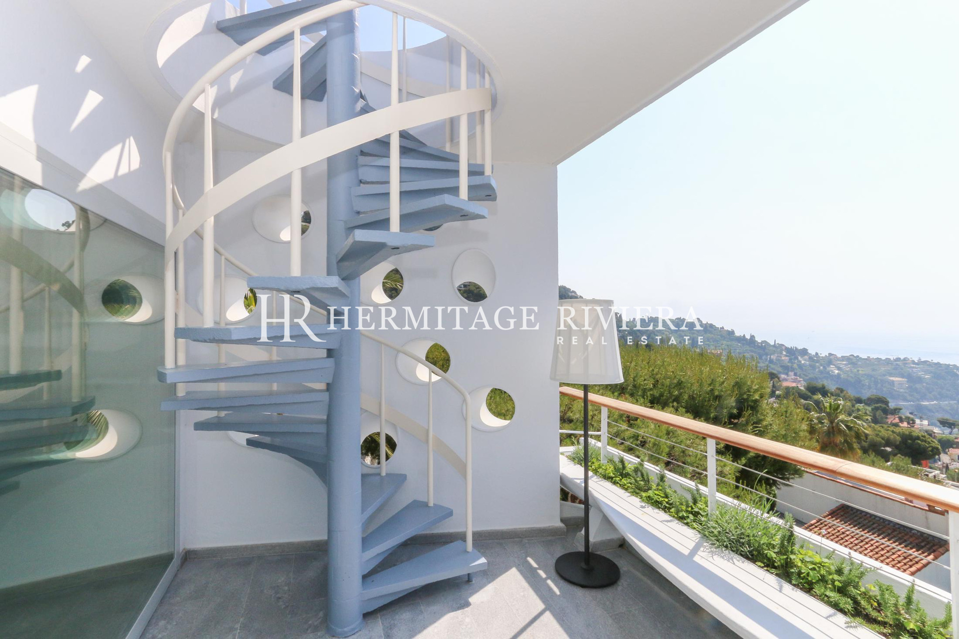 Architect-designed villa with panoramic sea view  (image 4)