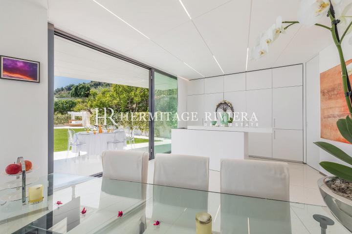 Exceptional contemporary property with stunning views (image 4)