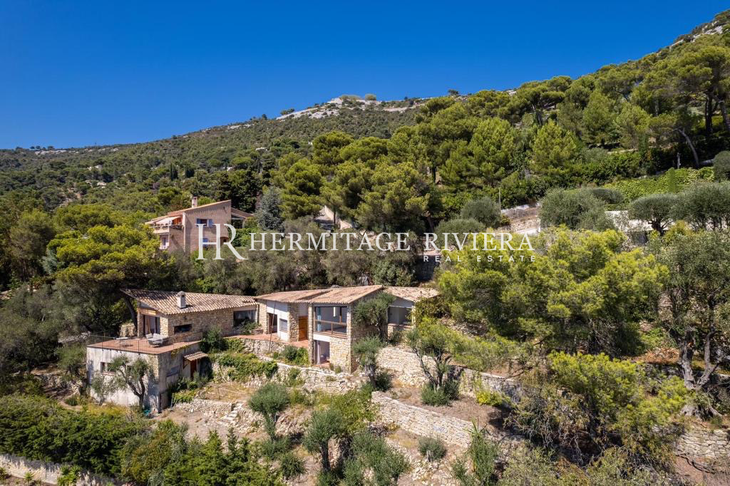 Villa with exceptional views over the medieval village (image 21)