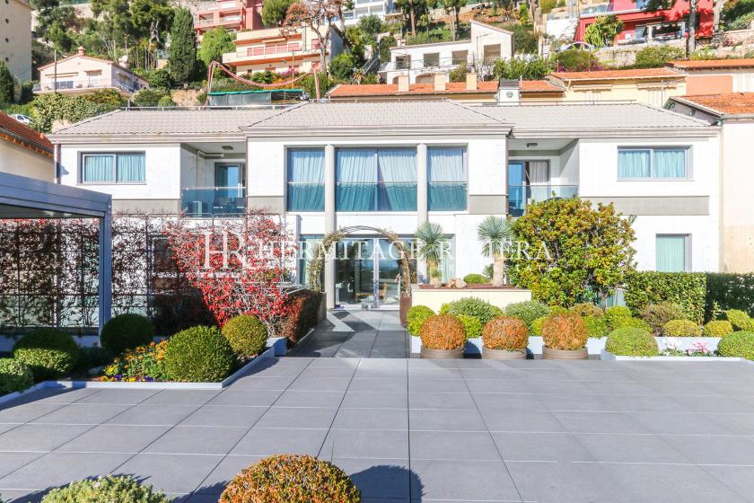 Splendid modern villa on the border with Monaco