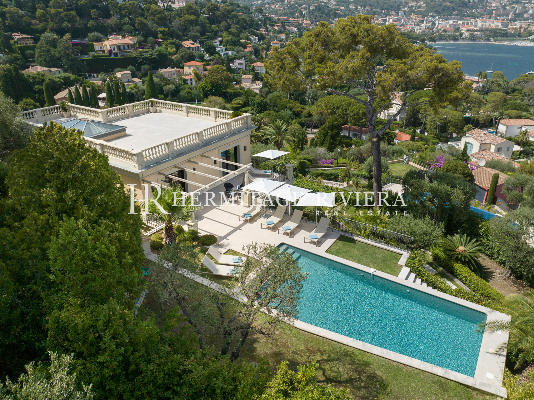 Elegant and luxurious villa (image 35)