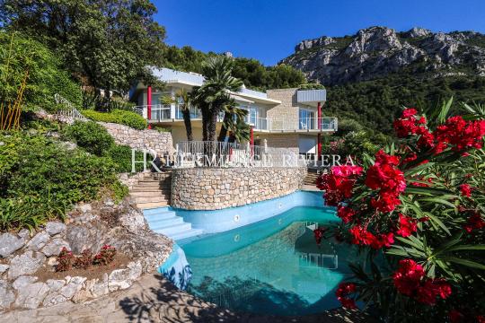 Contemporary villa with Monaco view