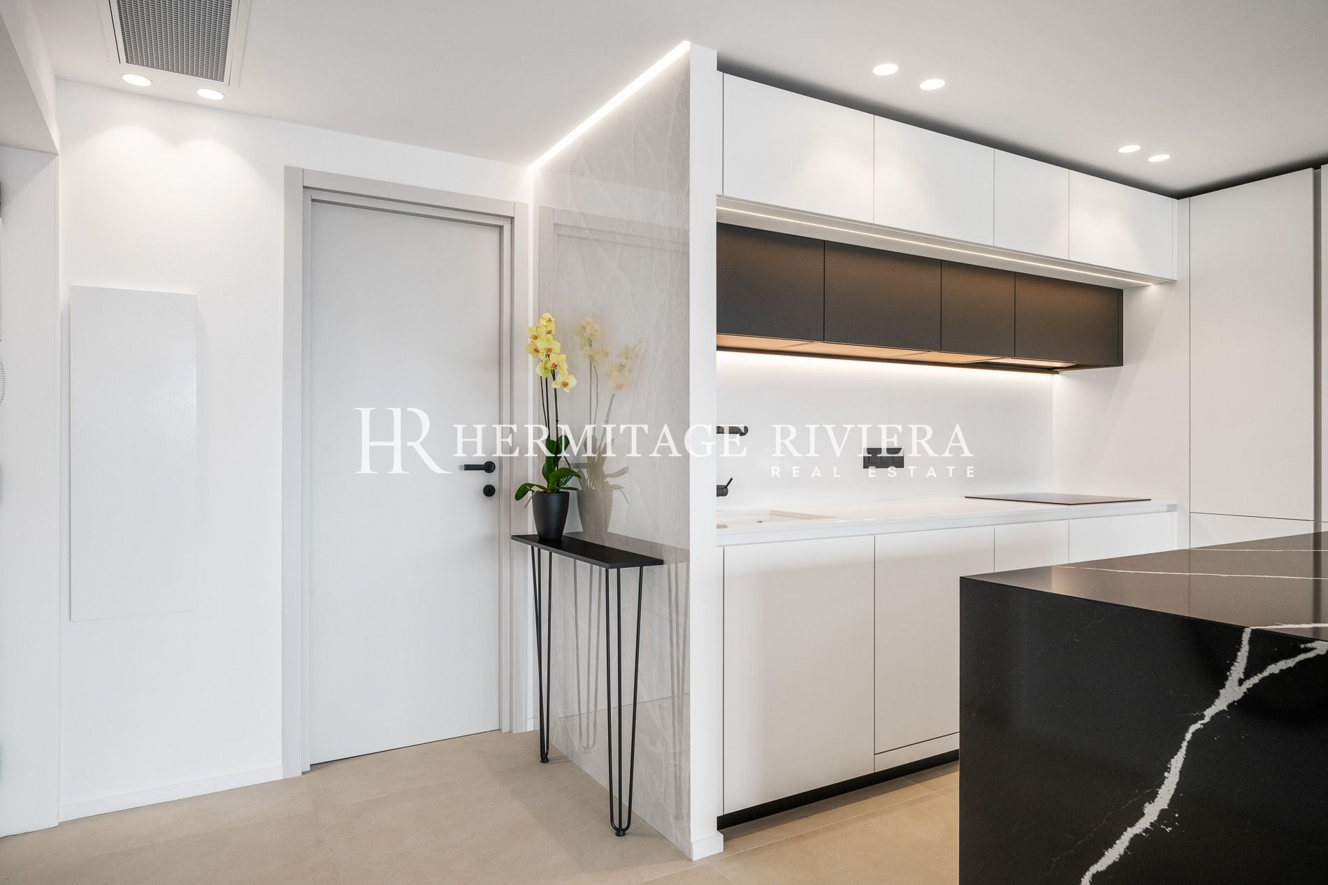 Exceptional Apartment – Top Floor with Breathtaking Sea View (image 13)