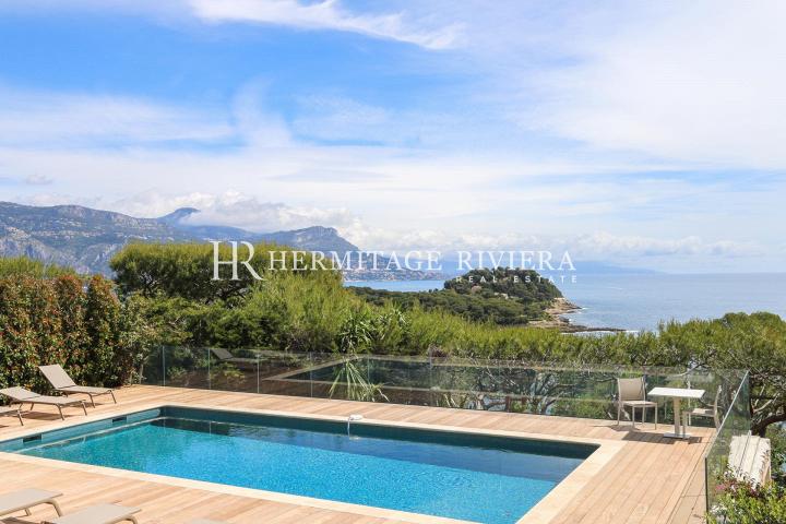 Superb property with sea view (image 3)