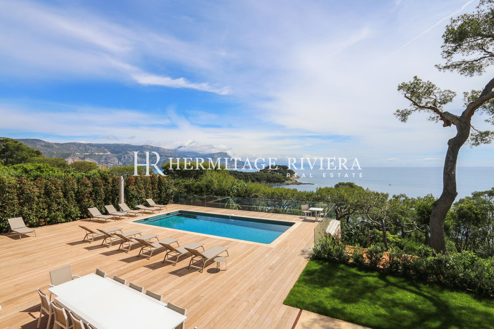Superb property with sea view (image 28)