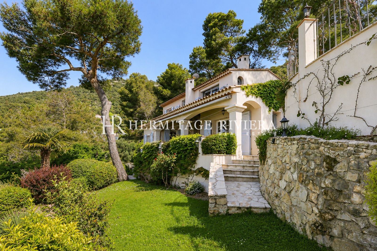 Villa in Eze Village Renovated villa - Views overlooking the village - Pool (image 30)
